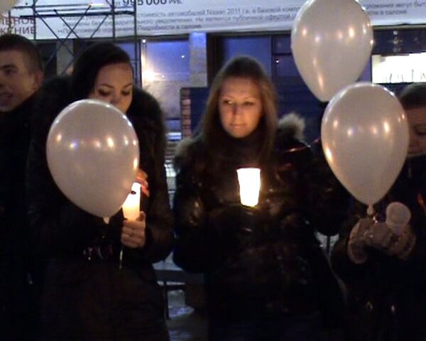 Decenas de globos blancos conmemoran a las víctimas de sida - Sputnik Mundo