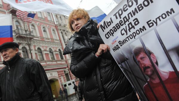 Esposa de Víctor Bout durante la protesta ante el Consulado de EEUU en San Petersburgo - Sputnik Mundo
