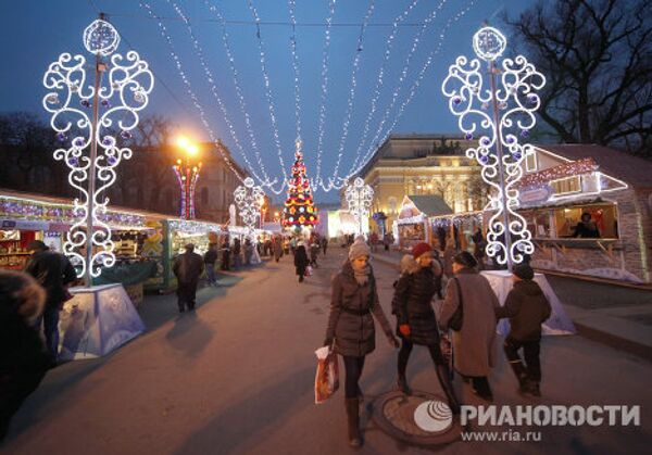 Espíritu festivo ilumina las ciudades del mundo - Sputnik Mundo