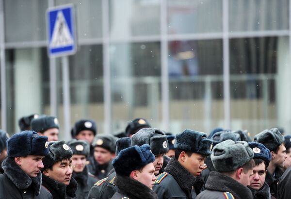 Nueve mil policías velarán por la seguridad en Moscú durante mítines del 4 de febrero - Sputnik Mundo