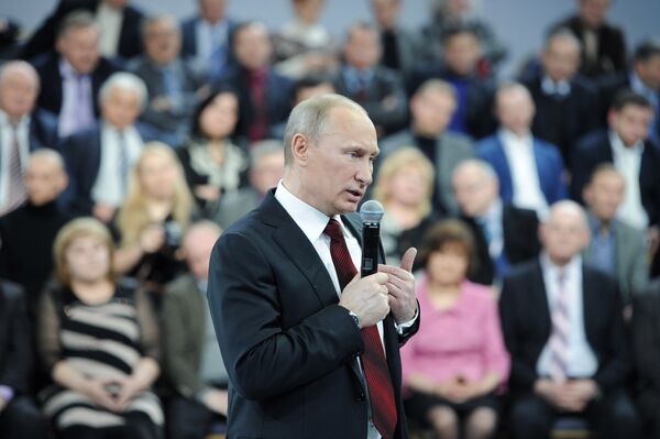 Putin se pronuncia en contra de amordazar a la prensa - Sputnik Mundo