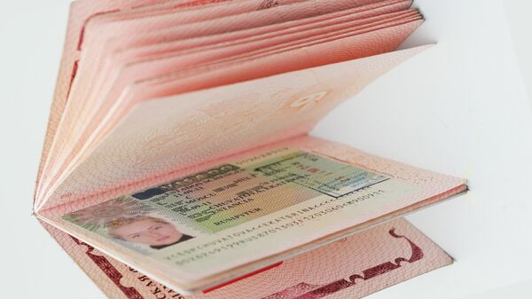 Испанская виза в паспорте гражданина РФ - Sputnik Mundo