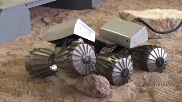 Robot marciano trepa piedras conducido por correa eléctrica - Sputnik Mundo