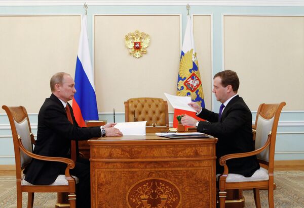 Medvédev presenta a Putin la lista de candidatos para su futuro Gabinete - Sputnik Mundo