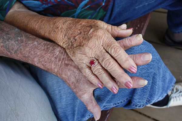 Estadounidenses centenarios comparten secreto de su longevidad y felicidad - Sputnik Mundo