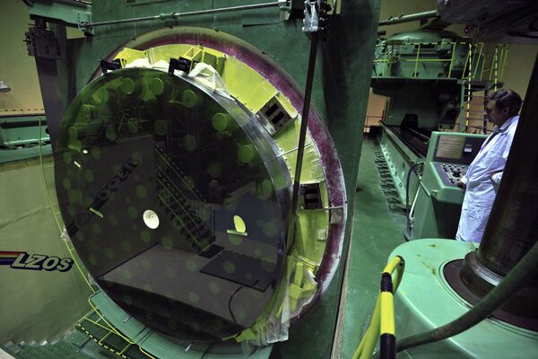 Pulido del espejo principal del telescopio más grande de Europa - Sputnik Mundo