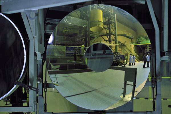 Pulido del espejo principal del telescopio más grande de Europa - Sputnik Mundo