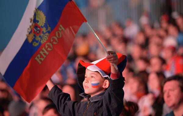 El orgullo nacional desconcierta a los rusos, según sondeo - Sputnik Mundo
