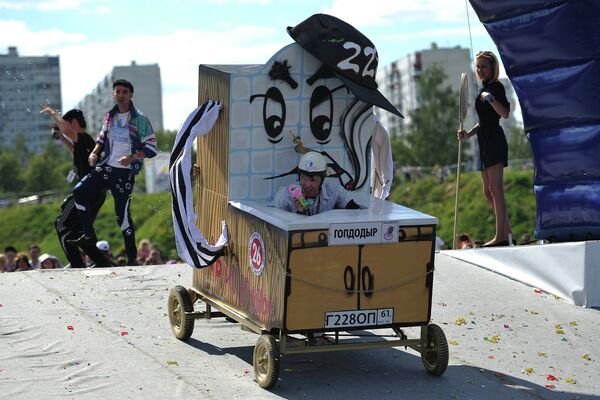 Carreras de carros artesanales Soapbox Race en Moscú - Sputnik Mundo