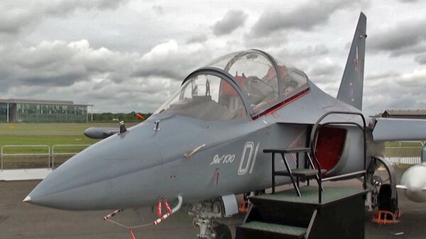 Rusia exhibe en Farnborough su avión de instrucción y combate Yak-130 - Sputnik Mundo