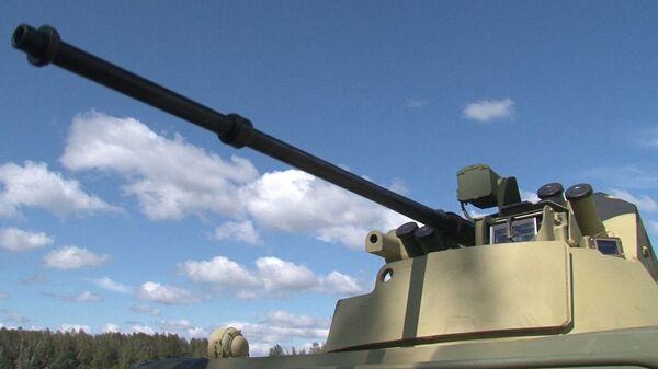 Soldados rusos prueban nuevo modelo del blindado BTR 82-A - Sputnik Mundo