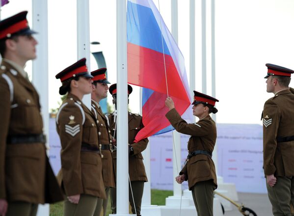La bandera de Rusia ondea en la Villa Paralímpica de Londres 2012 - Sputnik Mundo