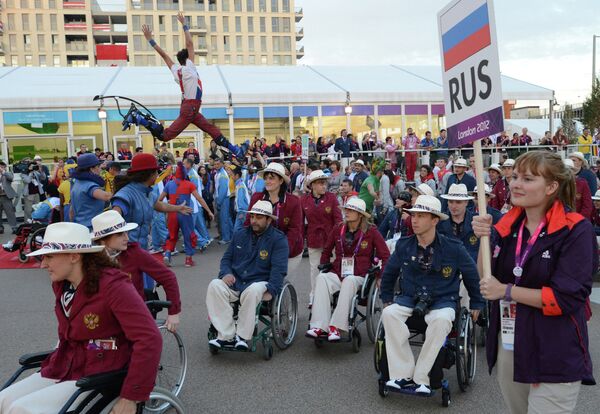 La bandera de Rusia ondea en la Villa Paralímpica de Londres 2012 - Sputnik Mundo