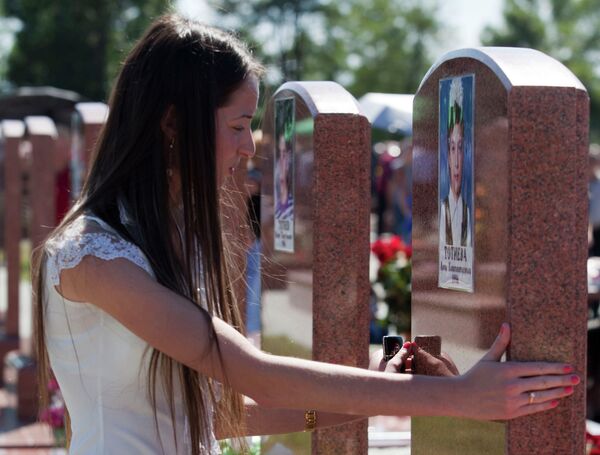 Osetia del Norte rinde homenaje a las víctimas del atentado en Beslán - Sputnik Mundo