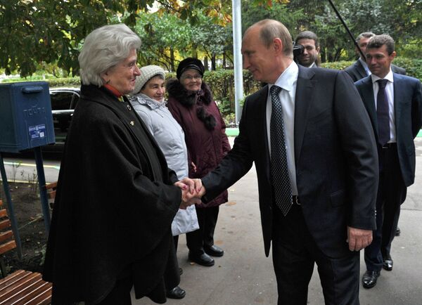 La retribución del trabajo social refleja la actitud hacia los ancianos, dice Putin - Sputnik Mundo