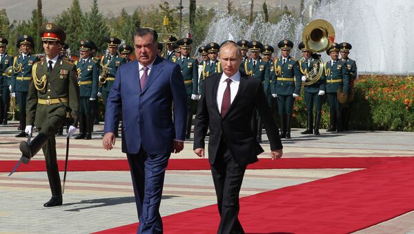 Vladímir Putin, Presidente de Rusia y Emomali Rahmón, Presidente de Tayikistán - Sputnik Mundo
