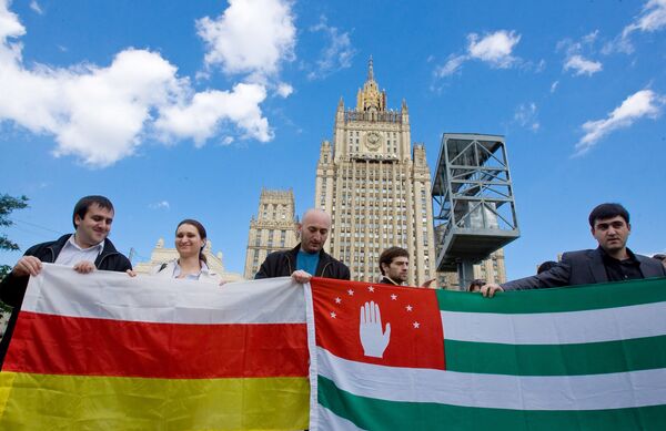La mayoría de los rusos respalda la independencia de Osetia del Sur y Abjasia - Sputnik Mundo