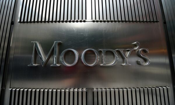 Moody’s priva a Francia de la nota crediticia máxima - Sputnik Mundo