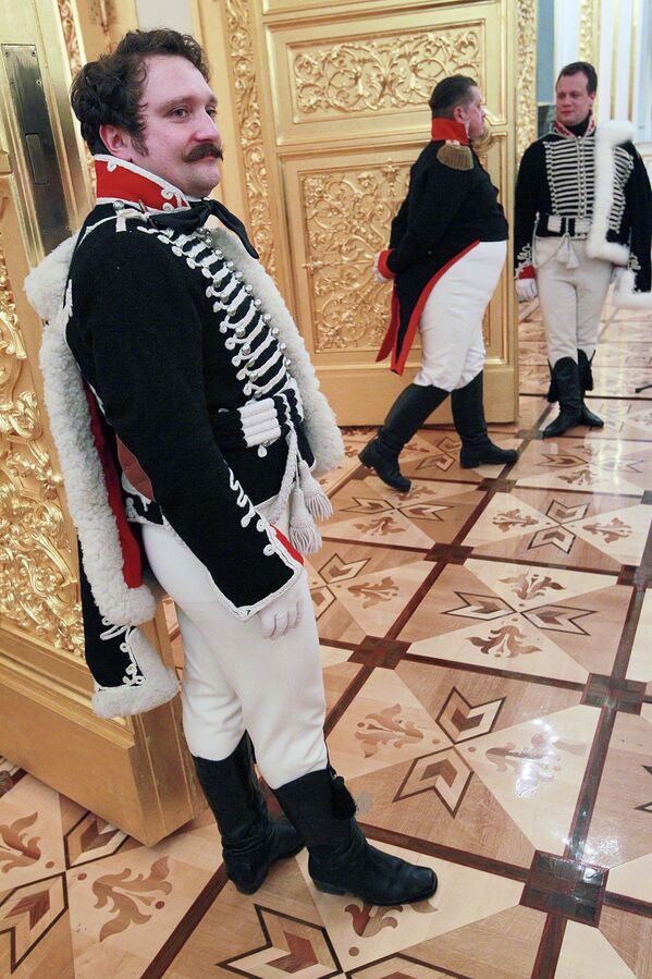 Baile de gala en memoria de la guerra contra Napoleón de 1812 se celebra en el Kremlin   - Sputnik Mundo