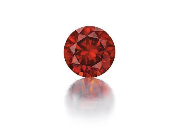 Un diamante rojo único se vende en Christie's por $2,1 millones - Sputnik Mundo