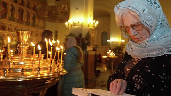 Baja el número de ateos y crece el de cristianos ortodoxos en Rusia, según sociólogos - Sputnik Mundo