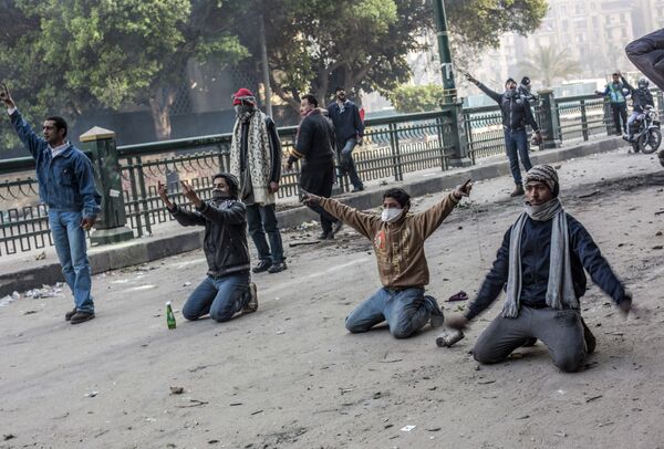 Choques de los fanáticos de fútbol con la policía en Egipto - Sputnik Mundo