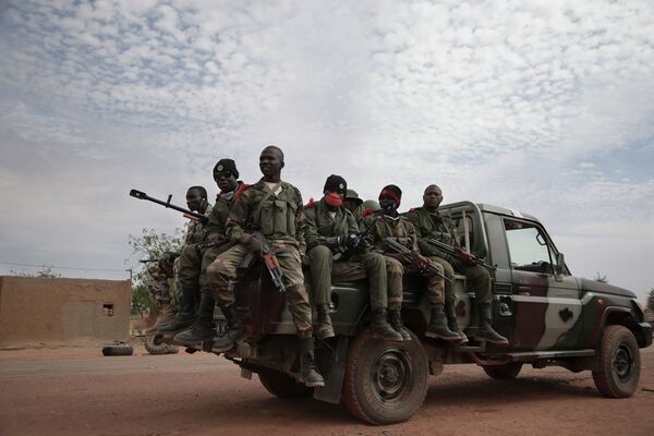 Rusia proporciona fusiles y lanzagranadas al Ejército maliense - Sputnik Mundo