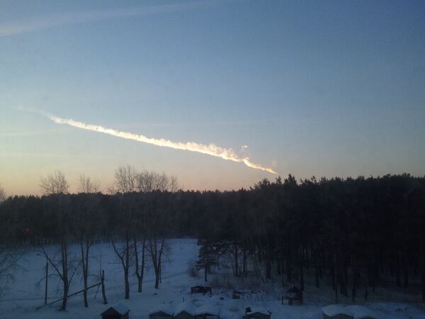 Defensa antiaérea de Rusia y EEUU, incapaz de detectar caída de meteoritos, según experto - Sputnik Mundo
