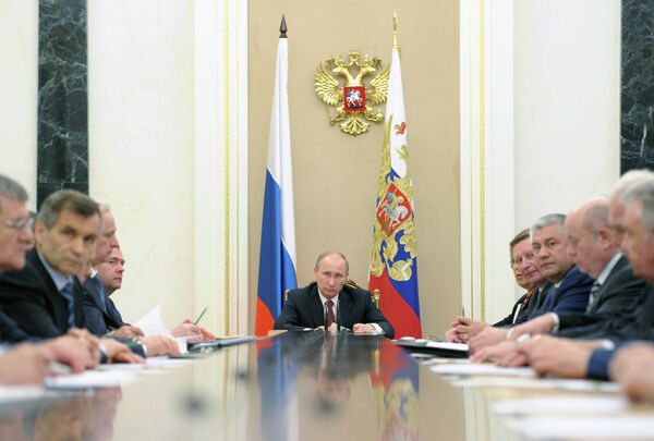 Putin llama a reforzar la seguridad en el sur de Rusia ante amenazas que provienen de Afganistán - Sputnik Mundo
