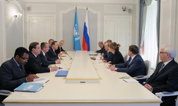 Putin y Ban Ki-moon instan a solucionar conflictos en el marco del derecho internacional - Sputnik Mundo