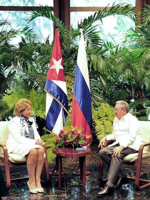 Presidenta del Consejo de la Federación de Rusia, Valentina Matvienko y presidente de Cuba, Raúl Castro - Sputnik Mundo