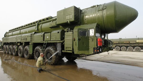 Rusia ensaya misil balístico intercontinental Topol - Sputnik Mundo