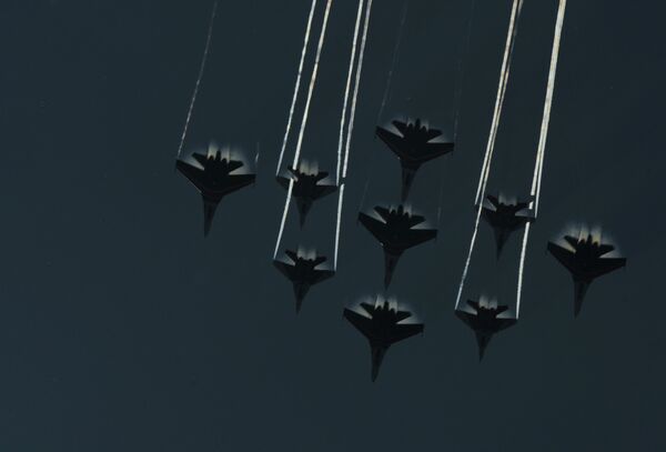 Virajes vertiginosos en el Salón Aeroespacial MAKS 2013 - Sputnik Mundo