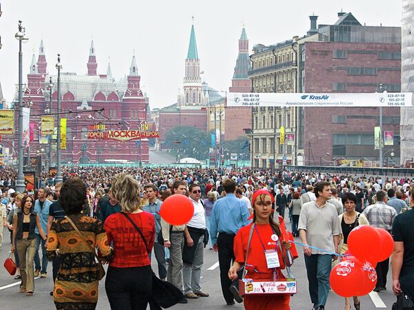 Solo el 16% de los rusos se fían de los funcionarios, según encuesta - Sputnik Mundo