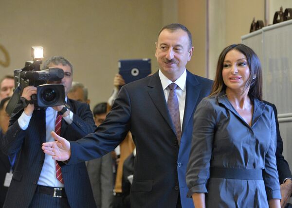 Ilham Aliyev con su esposa, Mehriban - Sputnik Mundo