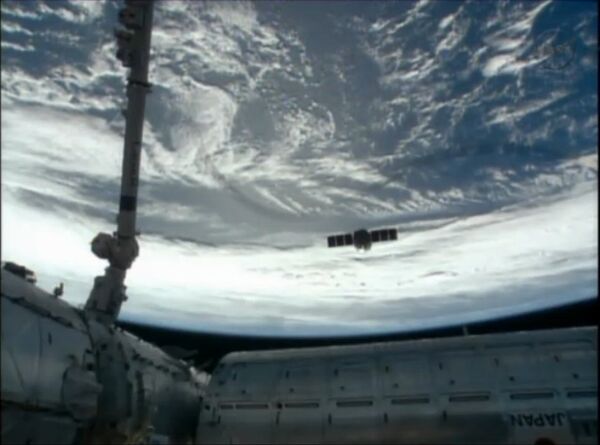 Cosmonautas desenganchan nave Cygnus de la ISS - Sputnik Mundo