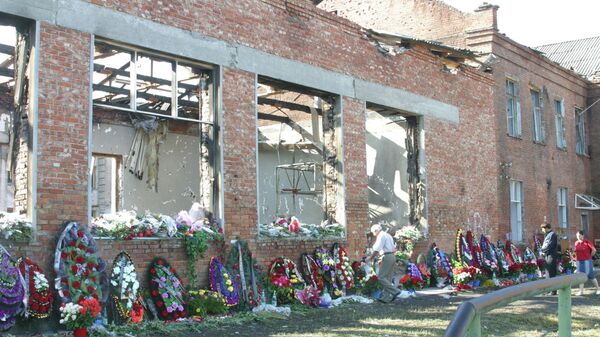El lugar del atentado terrorista en la escuela Nº 1 de Beslán, en Osetia del Norte. - Sputnik Mundo