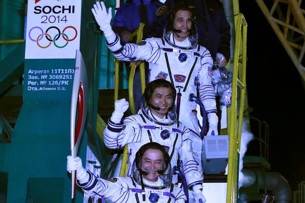 La antorcha olímpica pasea por el espacio - Sputnik Mundo