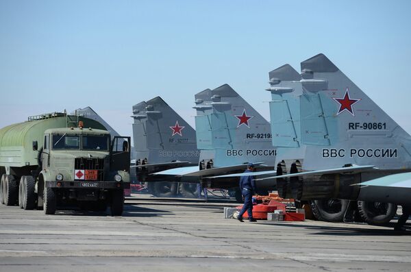 La Fuerza Aérea de Rusia recibirá 81 aviones y 82 helicópteros en noviembre - Sputnik Mundo