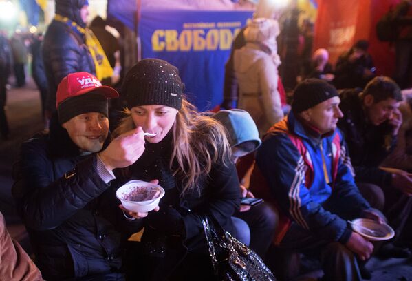 La acampada de los europeístas en el centro de Kiev - Sputnik Mundo