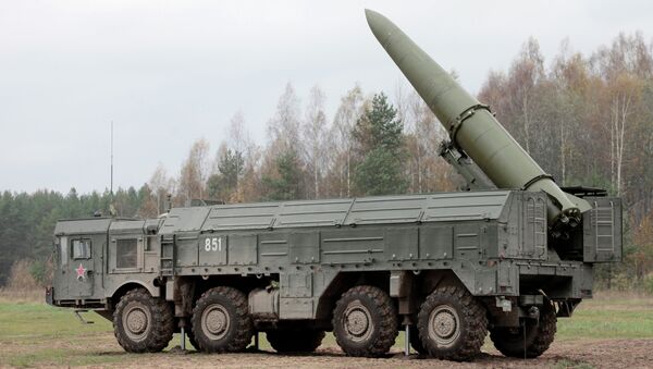 Rusia despliega misiles tácticos Iskander-M en su Distrito Militar Sur - Sputnik Mundo