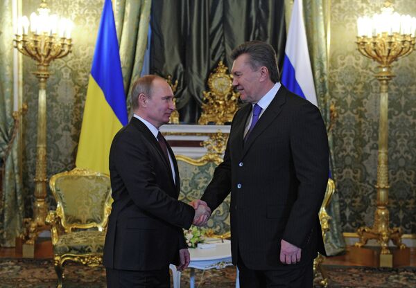 Víctor Yanukóvich y Vladímir Putin - Sputnik Mundo