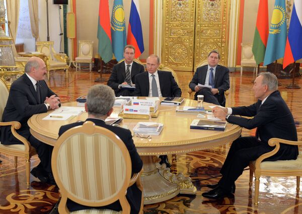 Putin: Ampliar la unión aduanera beneficia a la comunidad eurasiática - Sputnik Mundo