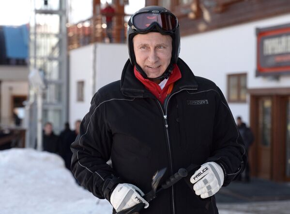 Putin practica el esquí alpino en Sochi - Sputnik Mundo