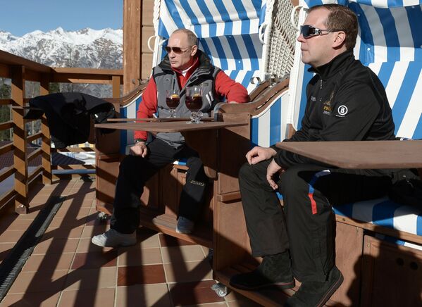 Putin practica el esquí alpino en Sochi - Sputnik Mundo
