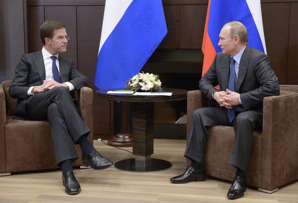 El primer ministro neerlandés, Mark Rutte, durante su encuentro con el presidente de Rusia, Vladímir Putin, y - Sputnik Mundo