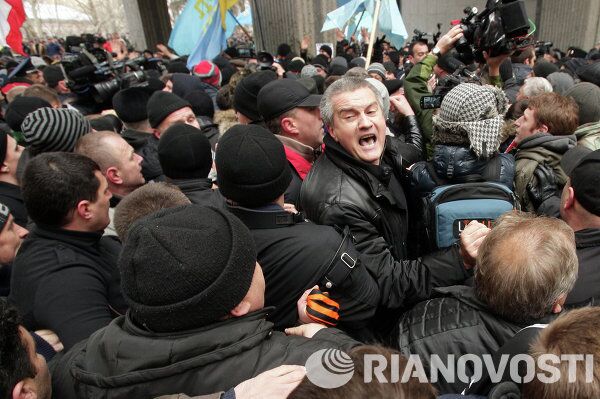 Enfrentamientos en Simferópol por el cambio del poder en Ucrania - Sputnik Mundo