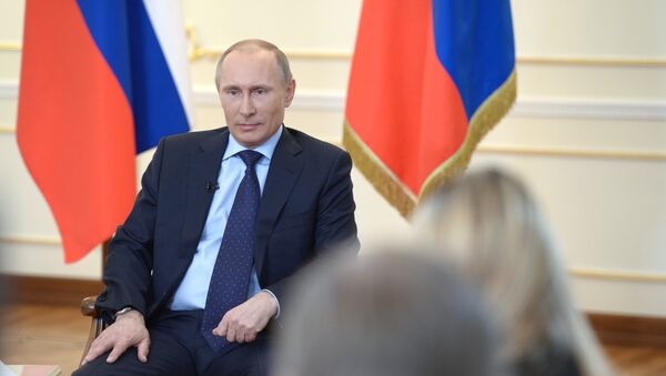 Putin denuncia una toma armada del poder y un golpe de Estado en Ucrania - Sputnik Mundo