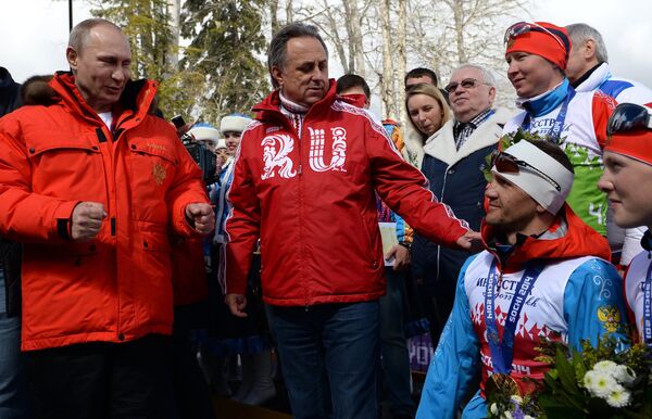 Putin felicita a esquiadores rusos y ucranianos por su oro y plata en relevos en Sochi - Sputnik Mundo