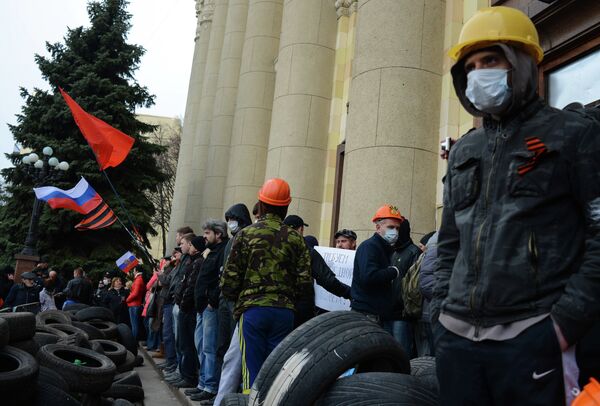 Manifestantes en Járkov - Sputnik Mundo
